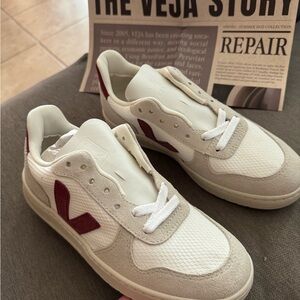 Brand new in box - Veja V-10 B-Mesh suede and leather trainers